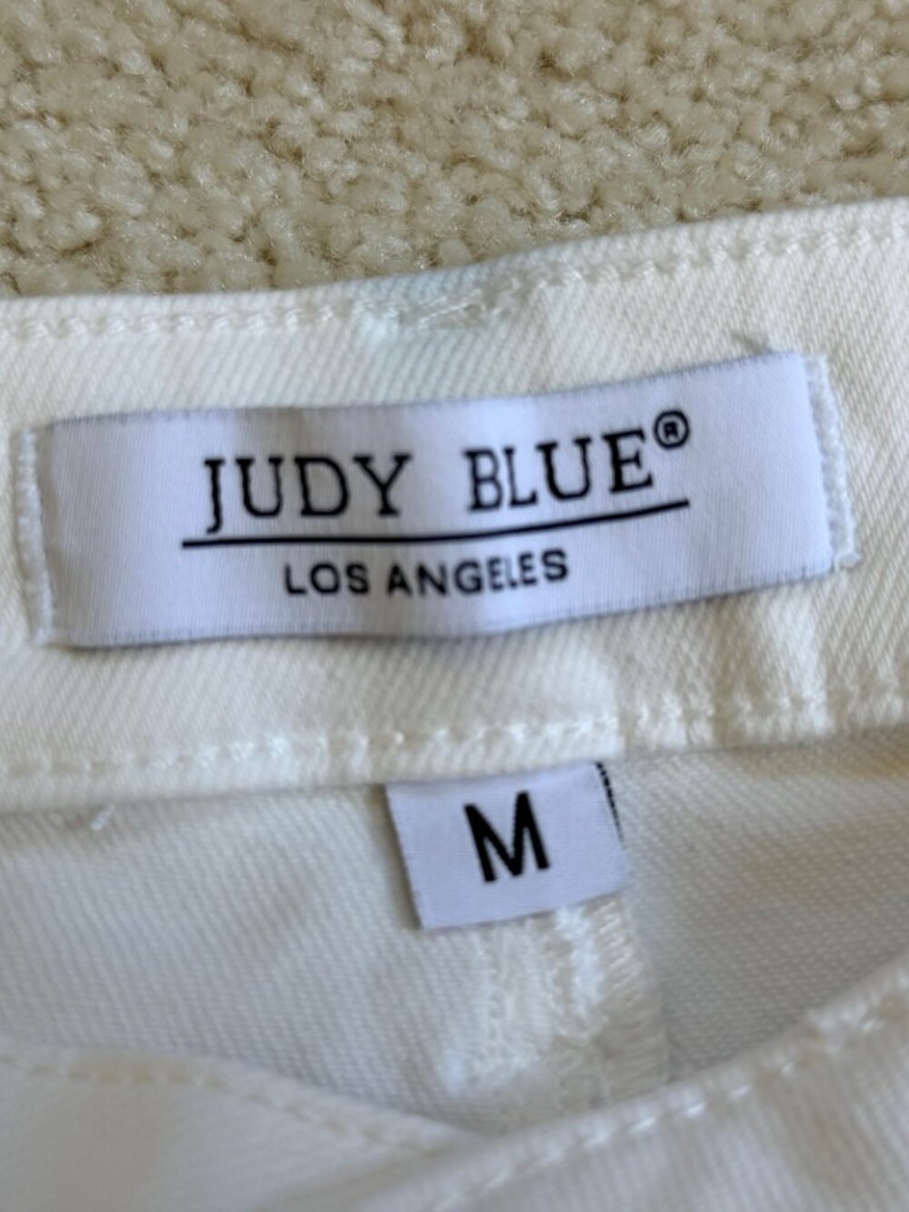 JUDY BLUE Make It Right white ultra stretch mid rise shorts, sz M.